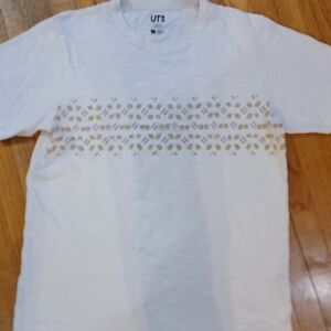Uniqlo White and Gold Graphic Tee